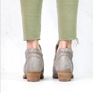 Women's Gray Faux Leather w/Weave & Braiding Details Ankle Bootie Sz 9